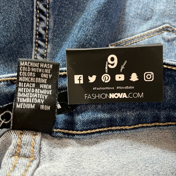 Fashion Nova See Me Now Distressed Bermuda Shorts Size 9 NWT - Picture 4 of 5